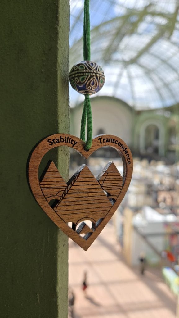 Bijoux bois coeur et pyramide