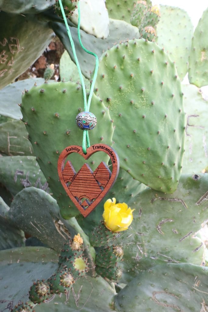 Bijoux bois coeur et pyramide