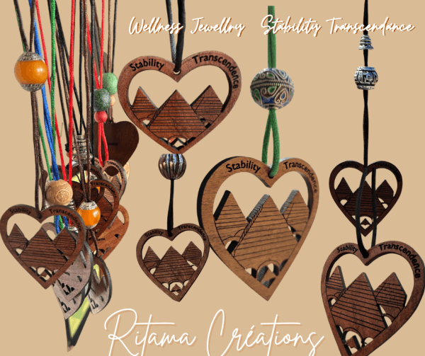 Bijoux Stability Transcendence, cœur et pyramides  – Image 2