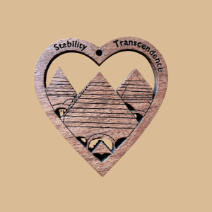 bijoux pyramide en bois de hêtre par Ritama